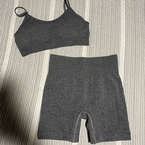 Amazon 2 piece workout set. NEVER WORN.